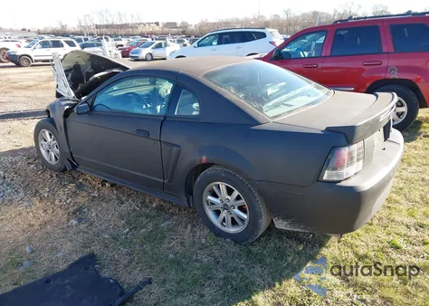 2002 Ford Mustang z USA, uszkodzony, nr VIN 1FAFP40422F210055